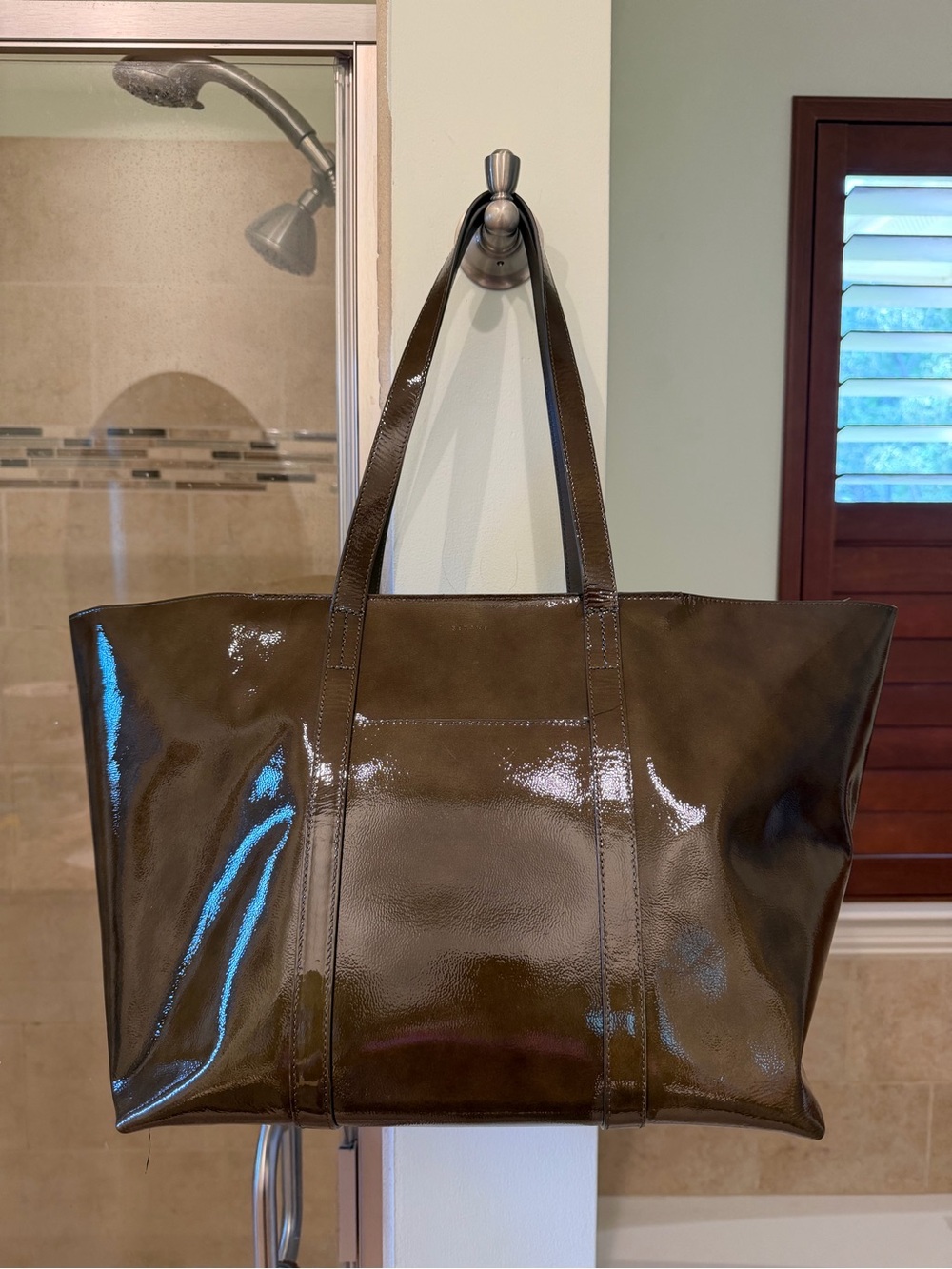 Sézane Gabin Bag in Patent Olive Green